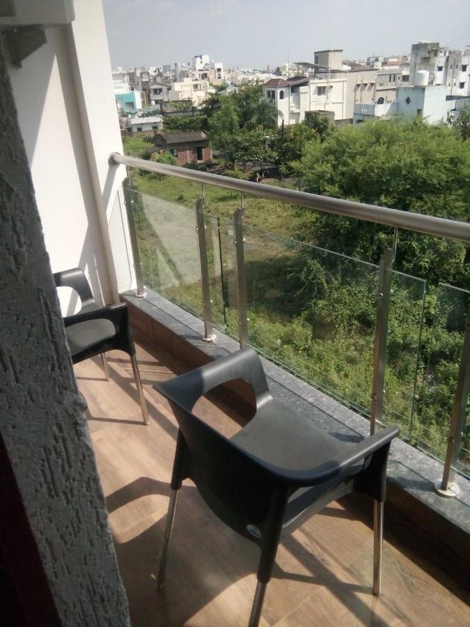 Restr Inn Nagpur Exteriör bild