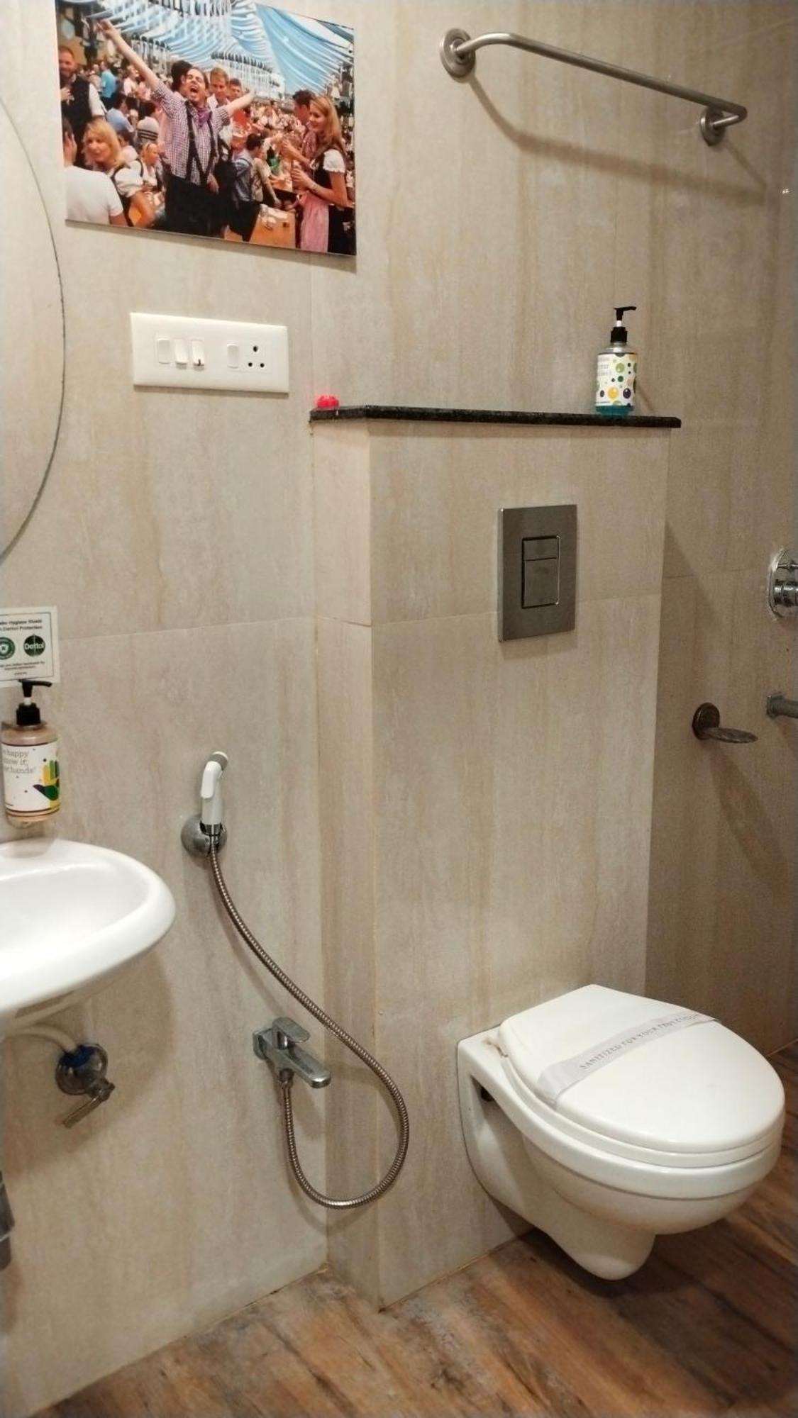 Restr Inn Nagpur Exteriör bild