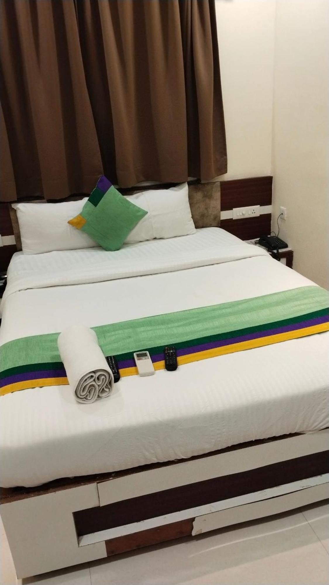 Restr Inn Nagpur Exteriör bild